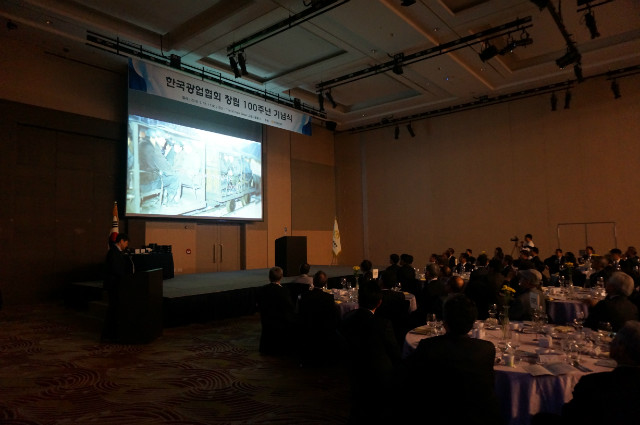 기념영상 상영.JPG