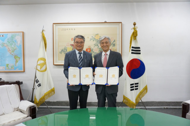 한국광업협회-태백기계공고 협약식 사진 2.JPG