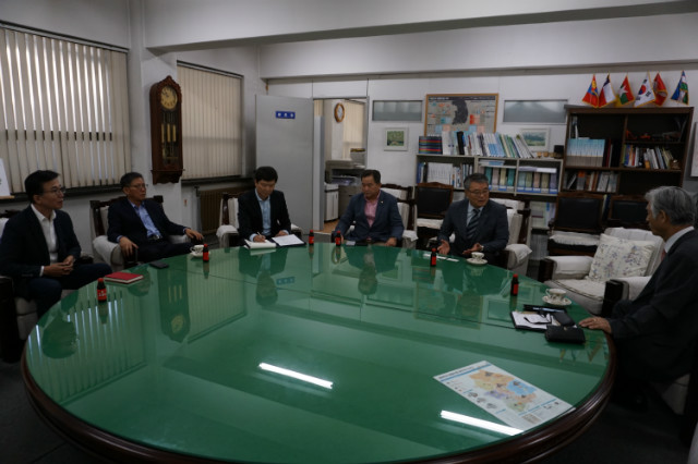 한국광업협회-태백기계공고 협약식 사진 4.JPG