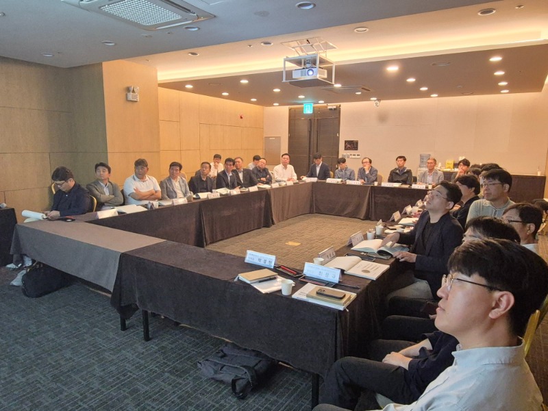 회의 사진 (3).jpg
